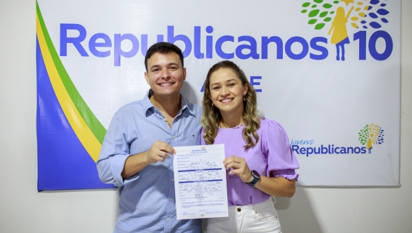 Claudinha se filia ao Republicanos e anuncia pré-candidatura a deputada estadual